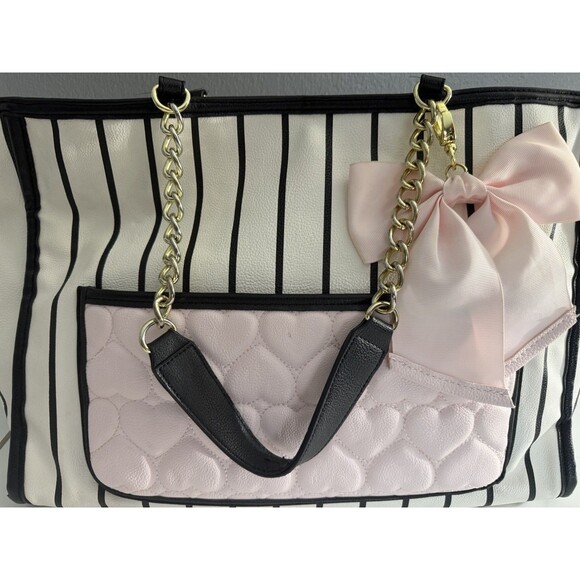 Betsey Johnson White/Black Stripe W/ Pink Quilted Hearts/Bow large Tote Bag - Picture 3 of 11